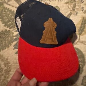 This is a stylish LosAngelesAngels snapbacktrucker. It is inexcellent pre-owned